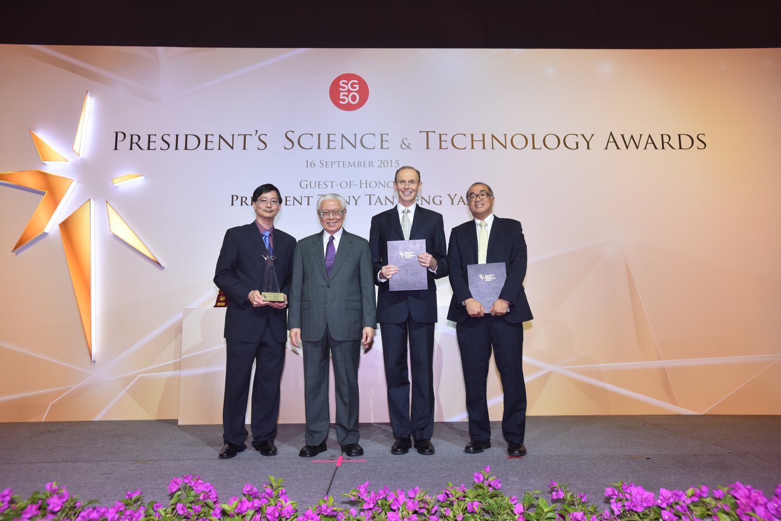 Prof Patrick Tan [Duke-NUS & GIS, A*STAR] (PSA Winner â€“ Team), President Tony Tan Keng Yam, Prof Steven Rozen [Duke-NUS] (PSA Winner â€“ Team), Prof Teh Bin Tean [National Cancer Centre Singapore]