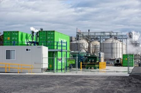 The facility is connected into the Manildra Group waste carbon dioxide, which is used in the algae growth process