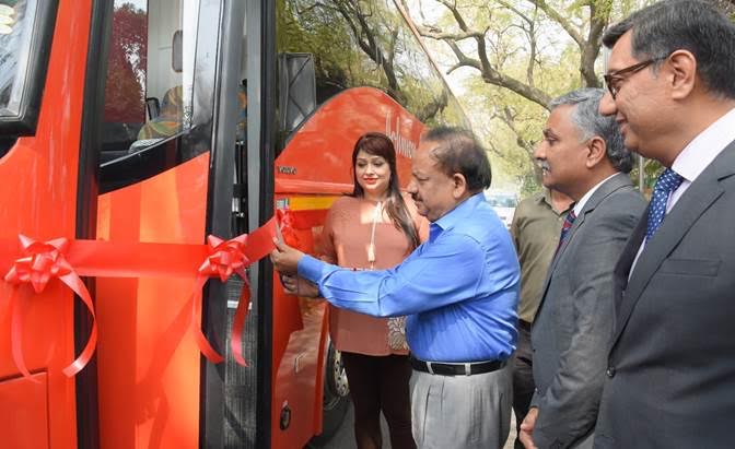 Hon’ble Minister of Science & Technology Dr Harsh Vardhan inaugurates Asia’s first Johnson & Johnson Institute on Wheels; a mobile training centre aimed at skilling 25,000 doctors in 400 towns in India for better patient care.