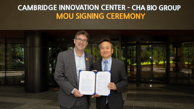 Image caption- Justin Oh, CEO of CHA Biotech (R), and Tim Rowe, CEO of CIC (Left)