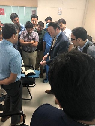 (Dr Ryan Nunley training surgeons on latest techniques in Joint Replacement at an event initiated by Ethicon India in Pune)