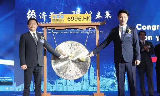 Image Caption: Antengene's listing ceremony in Shanghai: Dr. Jay Mei (Left); Mr. Yiteng Liu (Right)